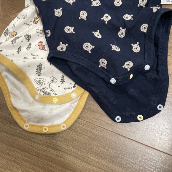 3/$20 Uniqlo x Winnie the Pooh long sleeve onesies - Picture 5 of 6